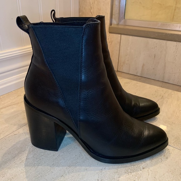 Jonak Paris - black leather heeled ankle boots - Picture 5 of 15